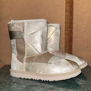 Tan/Gold ColorBlock Uggs Size 6